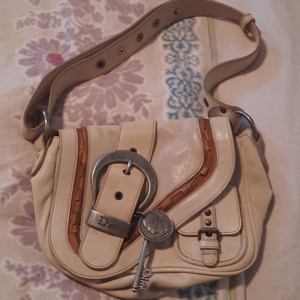 Cream colored Dior guacho